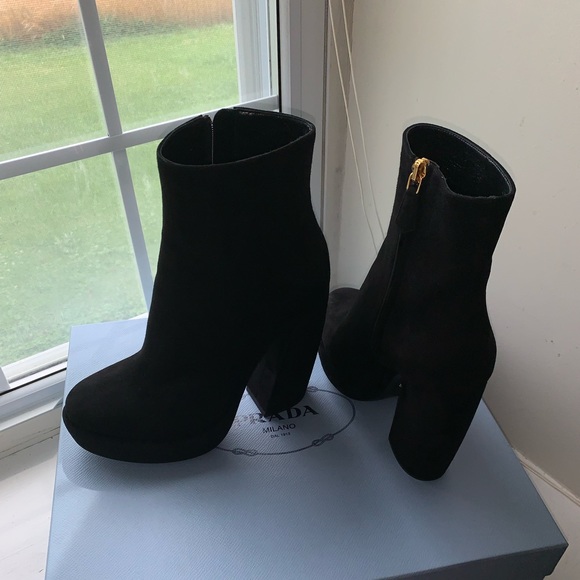 Prada black suede/gold heels neverworn size 6.5 US - Picture 1 of 9